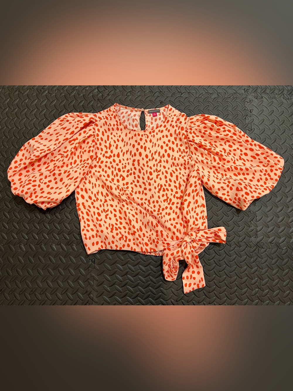 Vince Camuto Cream and Orange Spotted Tie-Waist Puff Sleeve Blouse